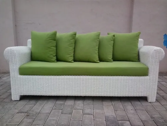 Byon Loveseat 2