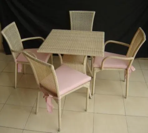 Kansas Synthetic Rattan Dining Set 3