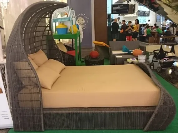 Banana Daybed Tempat Tidur Rotan Sintetis 1