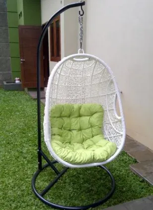 Lulu Hanging Chair Ayunan Rotan Sintetis 1